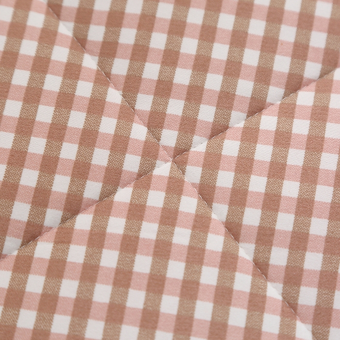 91家纺网 家纺一手货源 找家纺 贝兰仙奴 2025春夏新款针织棉格子印花夏被夏凉被空调被 小豆沙格