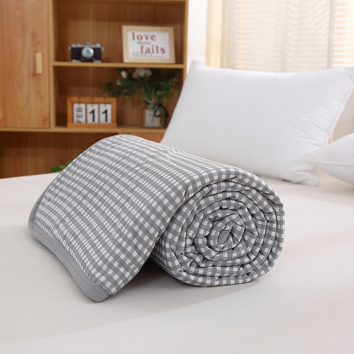 91家纺网 家纺一手货源 找家纺 贝兰仙奴 2025春夏新款针织棉格子印花夏被夏凉被空调被 小灰格