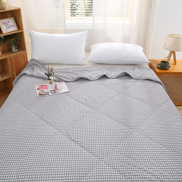 91家纺网 家纺一手货源 找家纺 贝兰仙奴 2025春夏新款针织棉格子印花夏被夏凉被空调被 小灰格