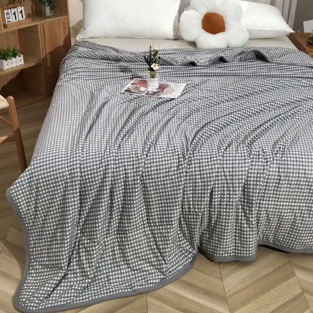 91家纺网 家纺一手货源 找家纺 贝兰仙奴 2025春夏新款针织棉格子印花夏被夏凉被空调被 小灰格