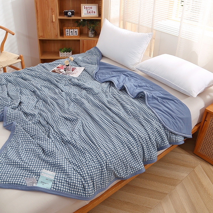 91家纺网 家纺一手货源 找家纺 贝兰仙奴 2025春夏新款针织棉格子印花夏被夏凉被空调被 小蓝格