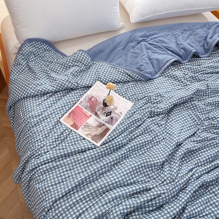 91家纺网 家纺一手货源 找家纺 贝兰仙奴 2025春夏新款针织棉格子印花夏被夏凉被空调被 小蓝格
