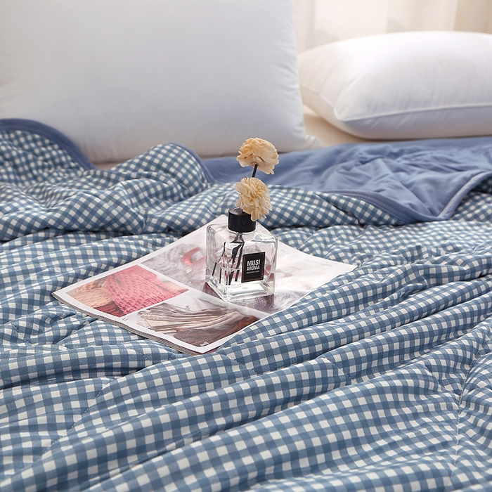 91家纺网 家纺一手货源 找家纺 贝兰仙奴 2025春夏新款针织棉格子印花夏被夏凉被空调被 小蓝格
