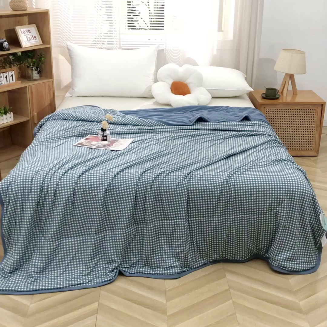 91家纺网 家纺一手货源 找家纺 贝兰仙奴 2025春夏新款针织棉格子印花夏被夏凉被空调被 小蓝格