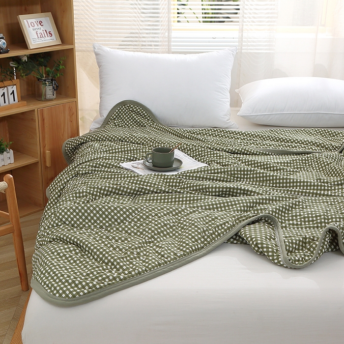 91家纺网 家纺一手货源 找家纺 贝兰仙奴 2025春夏新款针织棉格子印花夏被夏凉被空调被 小绿格