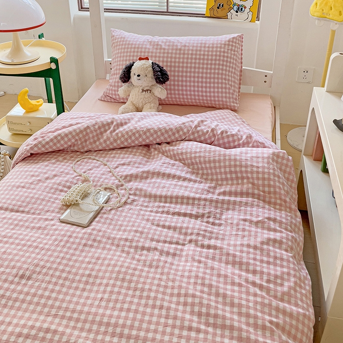 91家纺网 家纺一手货源 找家纺 海岛哥哥 2025新款云朵棉宿舍学生三件套 小格浅粉