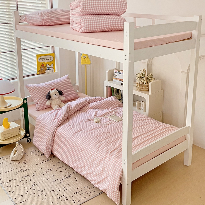 91家纺网 家纺一手货源 找家纺 海岛哥哥 2025新款云朵棉宿舍学生三件套 小格浅粉