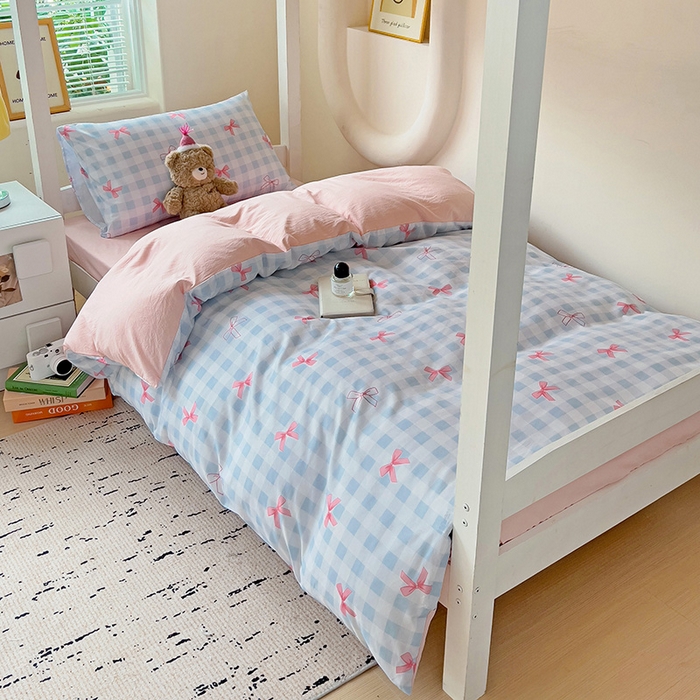 91家纺网 家纺一手货源 找家纺 海岛哥哥 2025新款云朵棉宿舍学生三件套 蓝格蝴蝶结粉