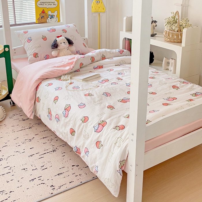 91家纺网 家纺一手货源 找家纺 海岛哥哥 2025新款云朵棉宿舍学生三件套 夏日草莓