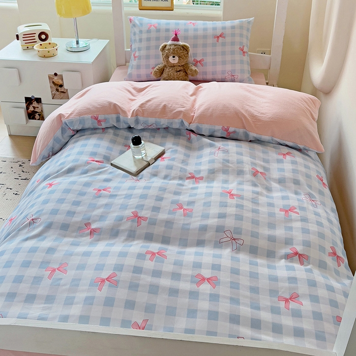 91家纺网 家纺一手货源 找家纺 海岛哥哥 2025新款云朵棉宿舍学生三件套 蓝格蝴蝶结粉