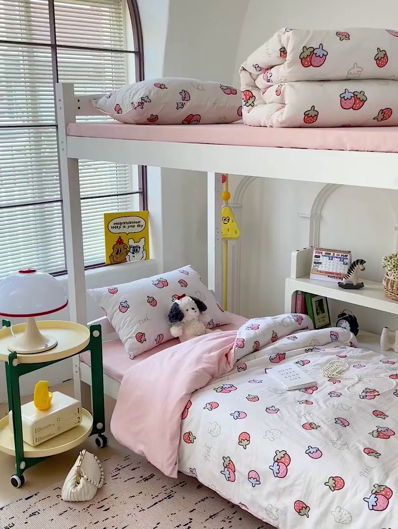 91家纺网 家纺一手货源 找家纺 海岛哥哥 2025新款云朵棉宿舍学生三件套 夏日草莓