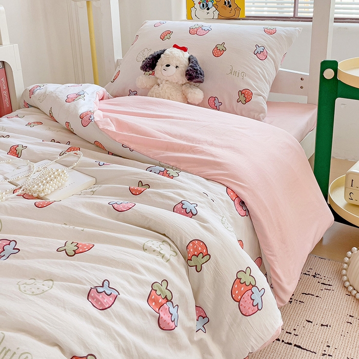 91家纺网 家纺一手货源 找家纺 港岛妹妹 2025新款宿舍学生三件套 夏日草莓