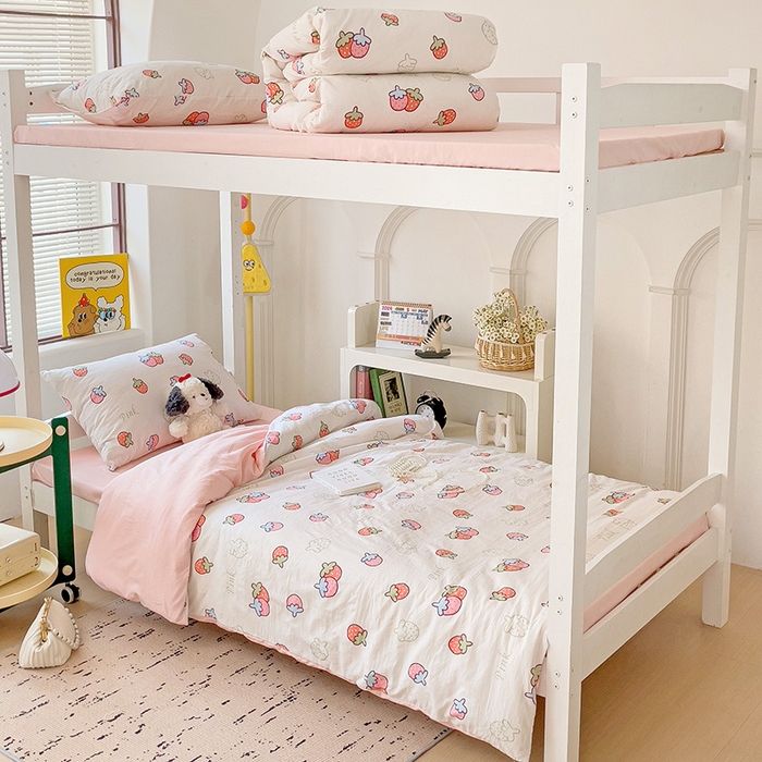 91家纺网 家纺一手货源 找家纺 港岛妹妹 2025新款宿舍学生三件套 夏日草莓