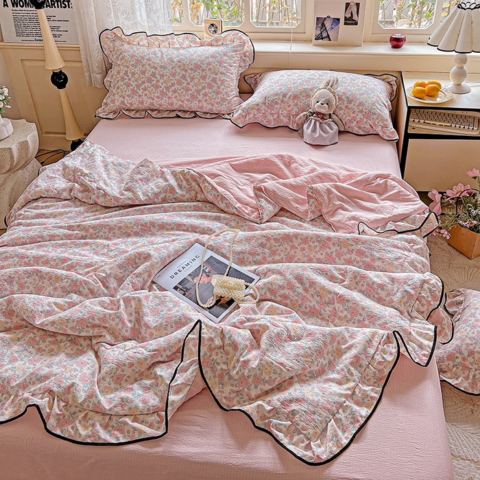 91家纺网 家纺一手货源 找家纺 仟网汇 2025新款云感赫本风皱皱纱夏被四件套 赫本-春风里