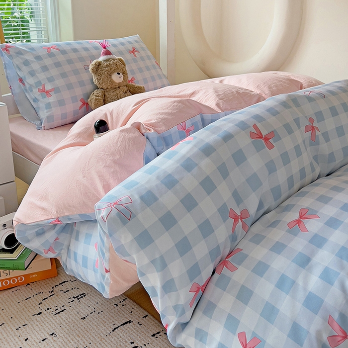 91家纺网 家纺一手货源 找家纺 海岛哥哥 2025新款云朵棉宿舍学生三件套 蓝格蝴蝶结粉