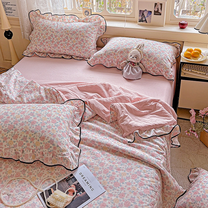 91家纺网 家纺一手货源 找家纺 仟网汇 2025新款云感赫本风皱皱纱夏被四件套 赫本-春风里