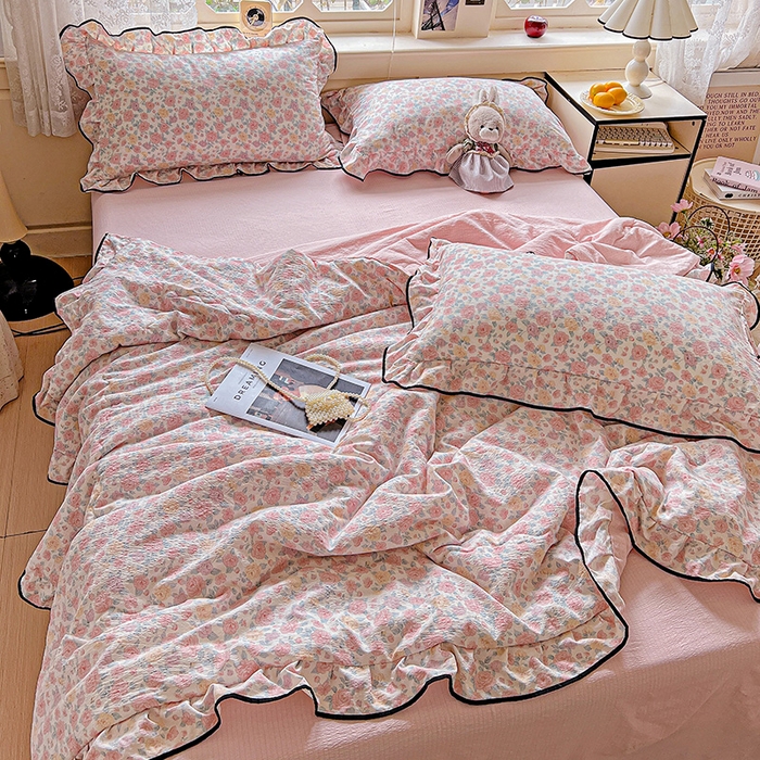 91家纺网 家纺一手货源 找家纺 仟网汇 2025新款云感赫本风皱皱纱夏被四件套 赫本-春风里