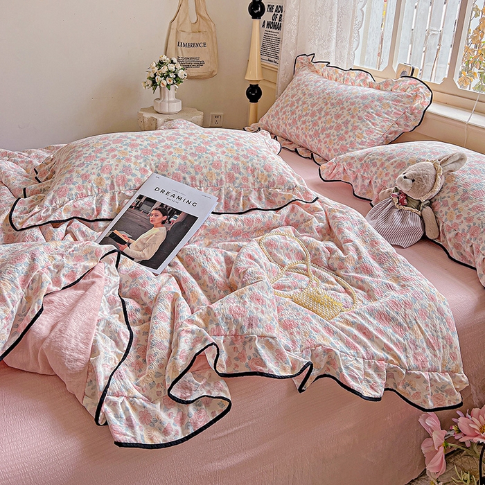 91家纺网 家纺一手货源 找家纺 仟网汇 2025新款云感赫本风皱皱纱夏被四件套 赫本-春风里