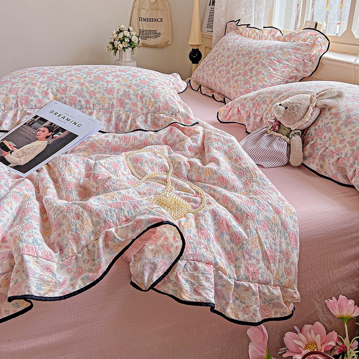 91家纺网 家纺一手货源 找家纺 仟网汇 2025新款云感赫本风皱皱纱夏被四件套 赫本-春风里