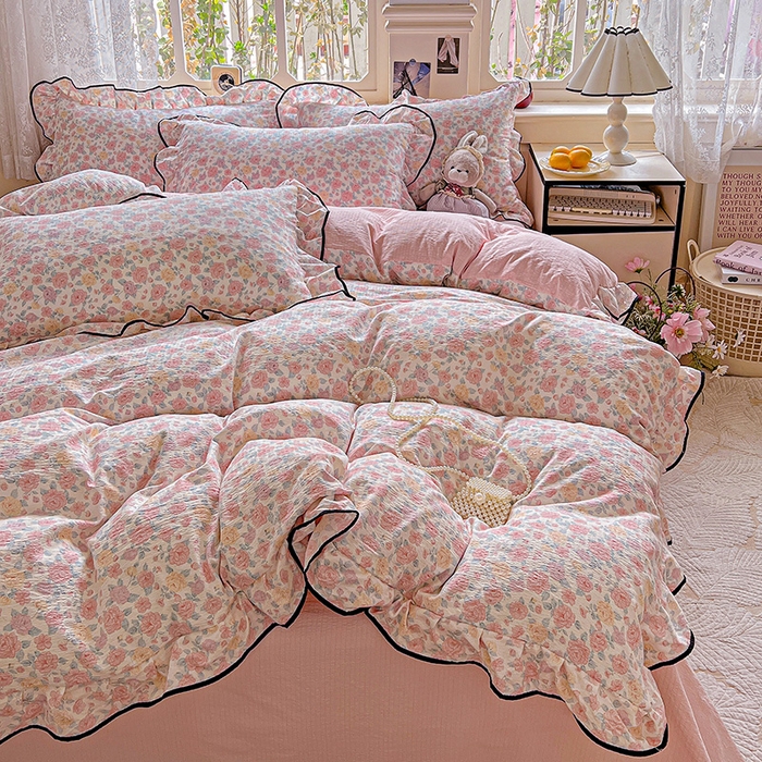 91家纺网 家纺一手货源 找家纺 仟网汇 2025新款云感赫本风皱皱纱夏被四件套 赫本-春风里