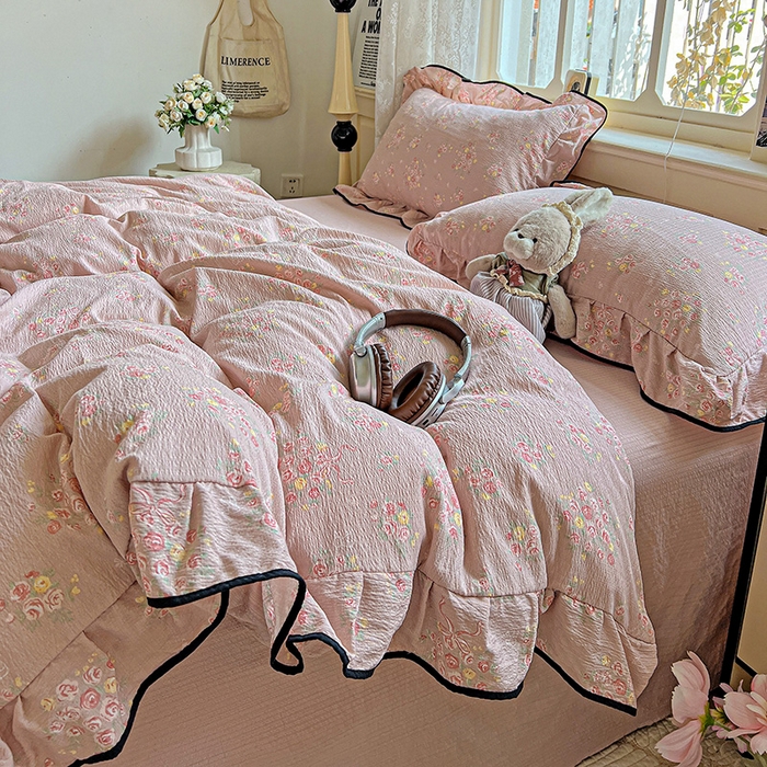 91家纺网 家纺一手货源 找家纺 仟网汇 2025新款云感赫本风皱皱纱夏被四件套 赫本-粉蒂