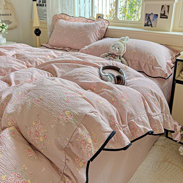 91家纺网 家纺一手货源 找家纺 仟网汇 2025新款云感赫本风皱皱纱夏被四件套 赫本-粉蒂