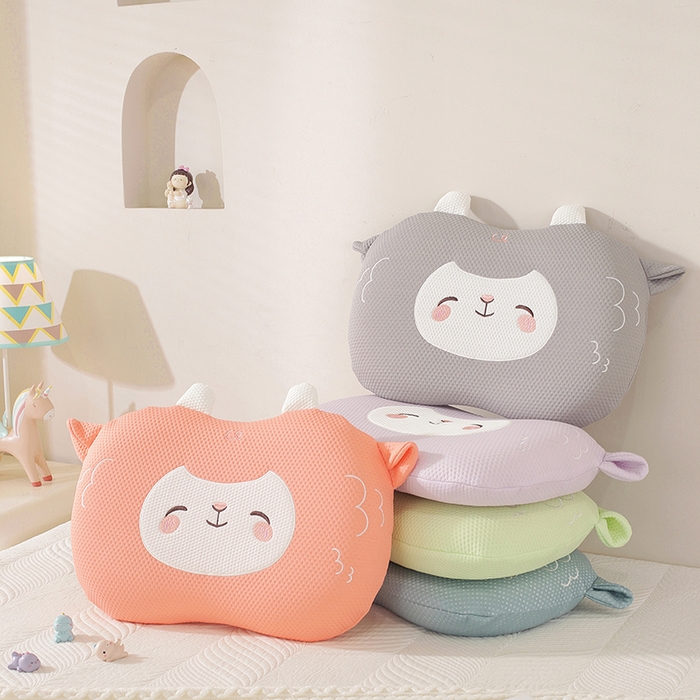 91家纺网 家纺一手货源 找家纺 蔻眠 可爱小羊-凉感丝凉豆豆猫肚记忆枕儿童枕芯学生护颈枕头 主图