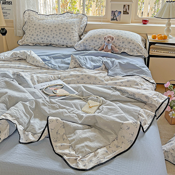 91家纺网 家纺一手货源 找家纺 仟网汇 2025新款云感赫本风皱皱纱夏被四件套 赫本-蓝苏