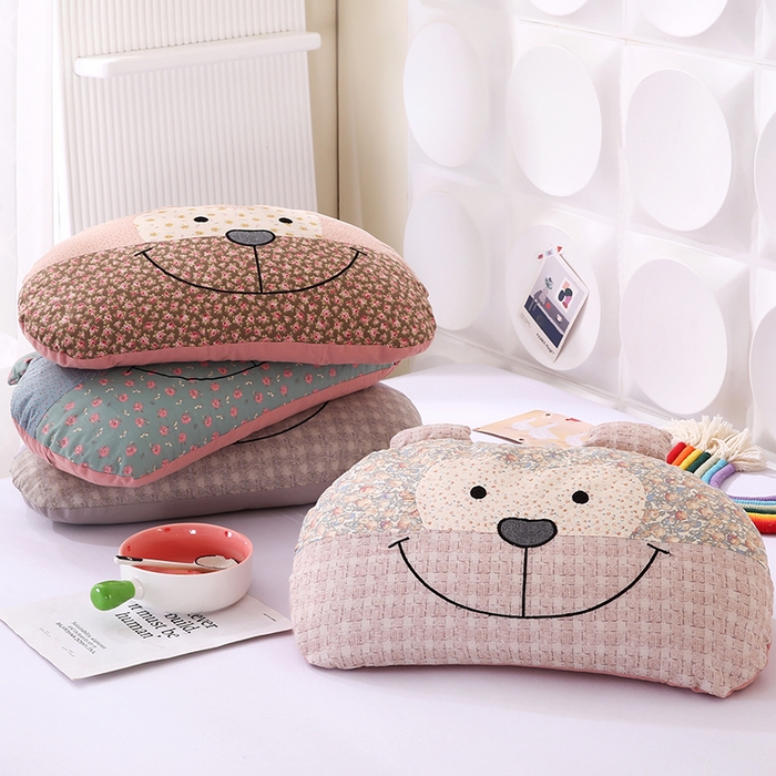 91家纺网 家纺一手货源 找家纺 蔻眠 印花俏皮猴-全棉卡通荞麦枕儿童学生成人护颈枕芯 主图