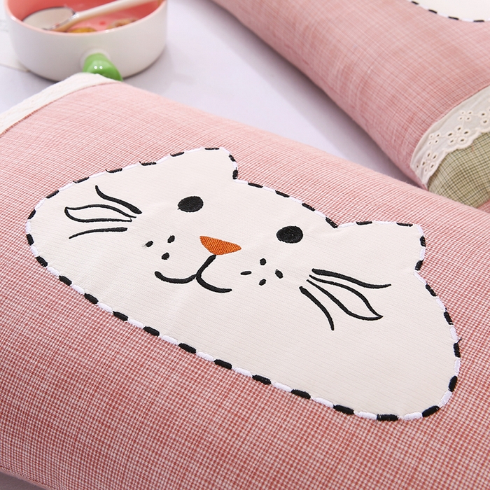 91家纺网 家纺一手货源 找家纺 蔻眠 洛可可猫-全棉卡通刺绣荞麦护颈枕芯儿童学生成人枕头 洛可可猫-粉色