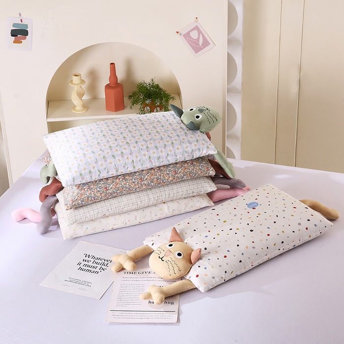 91家纺网 家纺一手货源 找家纺 蔻眠 哇噻猫-全棉双层纱甜荞麦枕芯卡通儿童学生成人护颈枕 主图