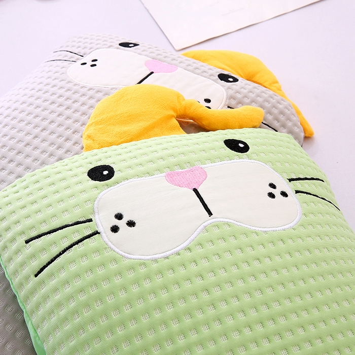 91家纺网 家纺一手货源 找家纺 蔻眠 小海狮-夏季凉感丝卡通荞麦枕头儿童学生防出汗专用枕芯 小海狮-绿色