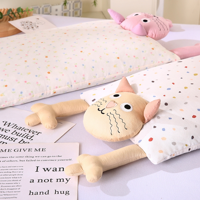 91家纺网 家纺一手货源 找家纺 蔻眠 哇噻猫-全棉双层纱甜荞麦枕芯卡通儿童学生成人护颈枕 哇噻猫-米黄