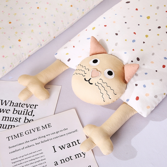 91家纺网 家纺一手货源 找家纺 蔻眠 哇噻猫-全棉双层纱甜荞麦枕芯卡通儿童学生成人护颈枕 哇噻猫-米黄