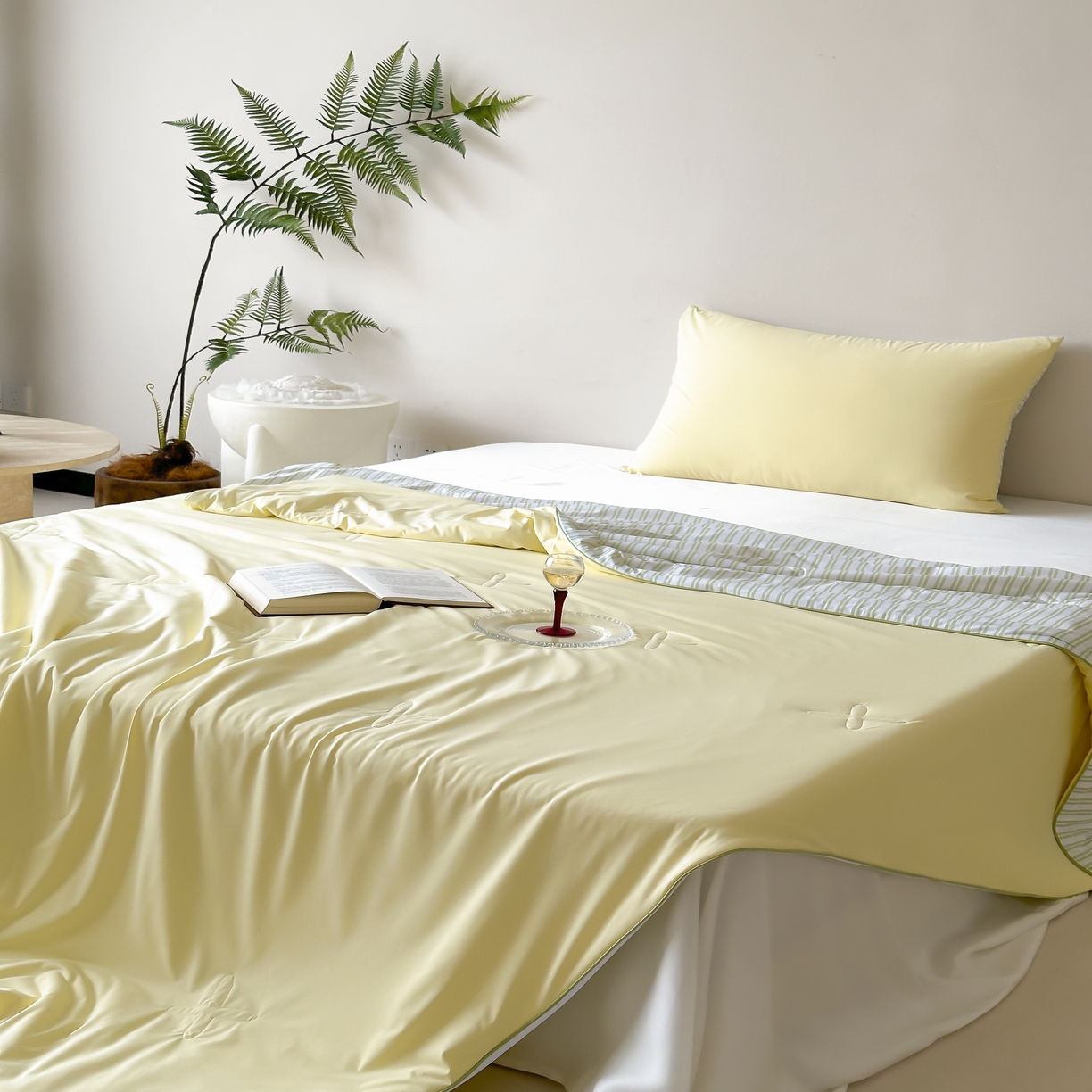 91家纺网 家纺一手货源 找家纺 赫帛 2025春夏新款冰屿双境数码印花夏被夏凉被空调被单夏被 黄色