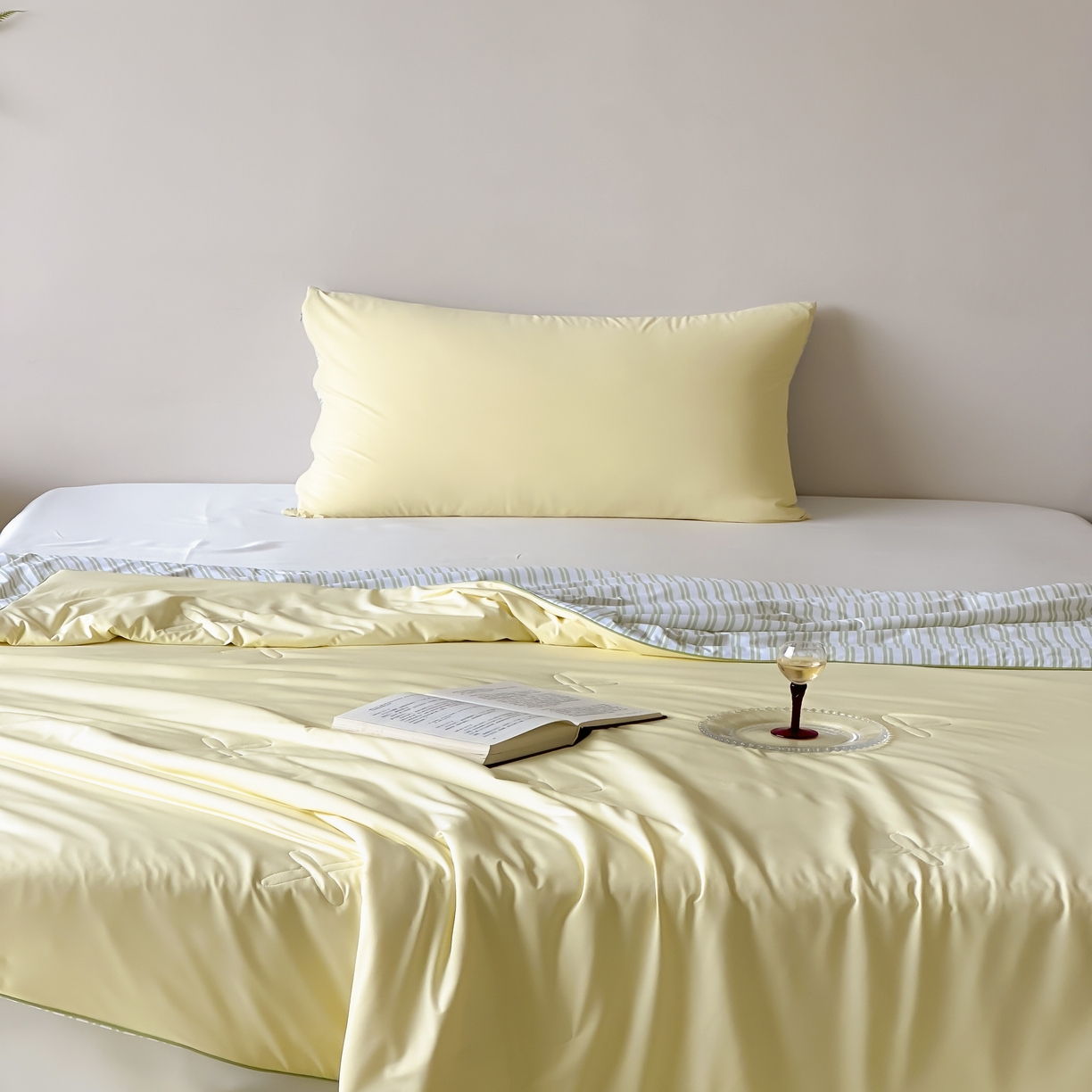 91家纺网 家纺一手货源 找家纺 赫帛 2025春夏新款冰屿双境数码印花夏被夏凉被空调被单夏被 黄色