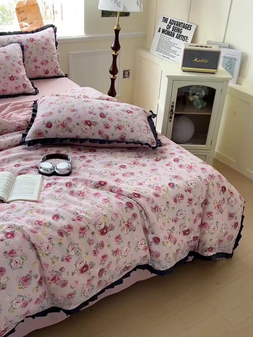 91家纺网 家纺一手货源 找家纺 仟网汇 2025新款赫本风四件套 赫本风-玫瑰花园粉