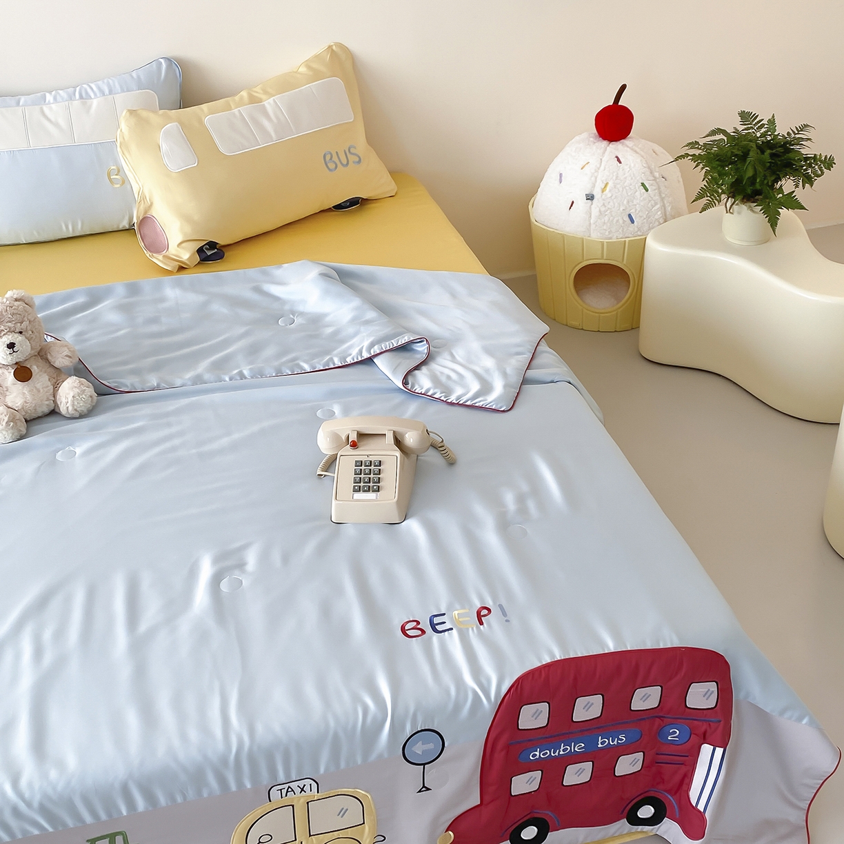 91家纺网 家纺一手货源 找家纺 （总）星野 2025新款60S进口奥地利兰精天丝蚕丝贴布绣夏被-