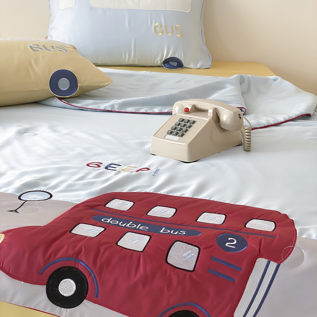 91家纺网 家纺一手货源 找家纺 （总）星野 2025新款60S进口奥地利兰精天丝蚕丝贴布绣夏被-