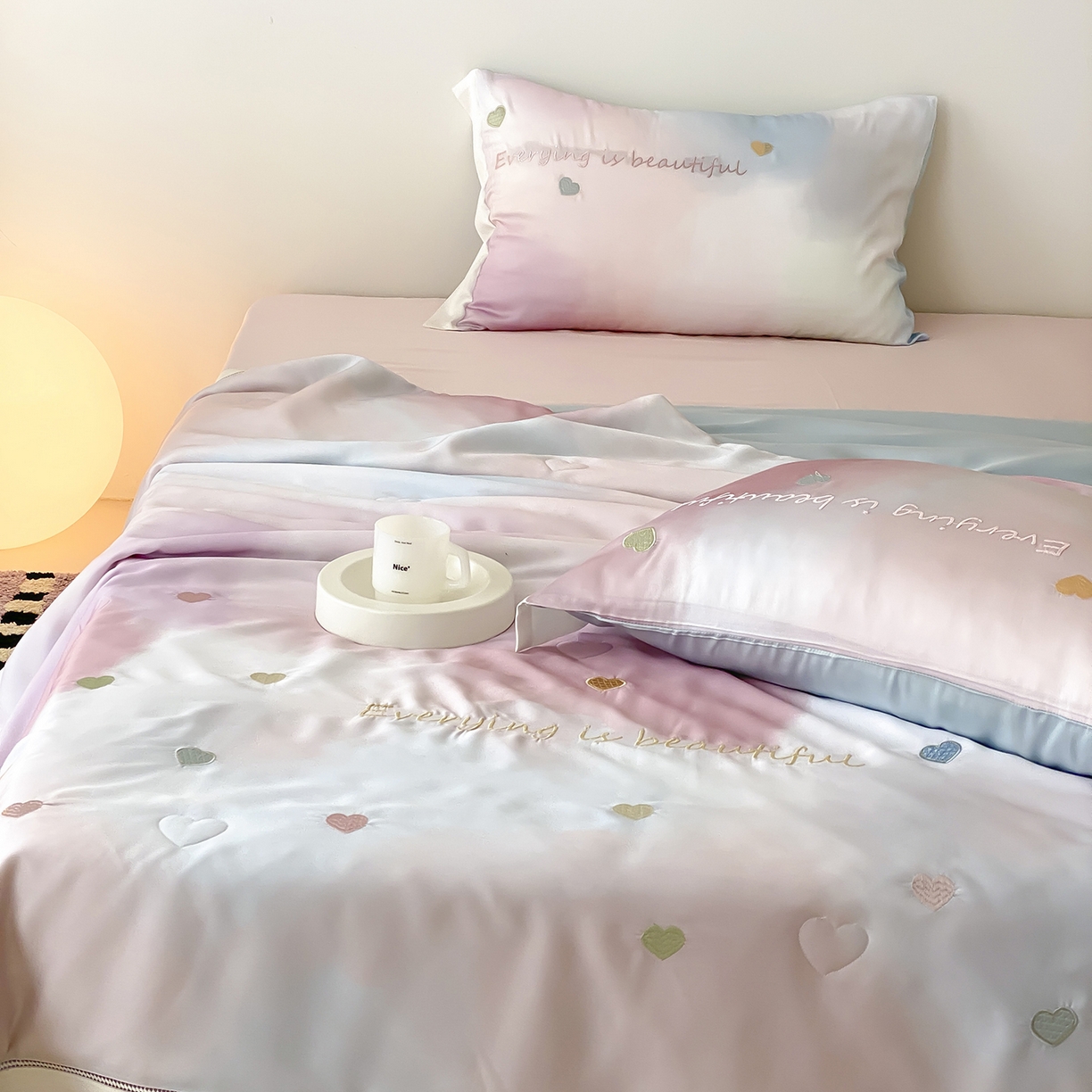 91家纺网 家纺一手货源 找家纺 （总）星野 2025新款60S进口奥地利兰精天丝镂空花边蚕丝夏被-夏夜星河