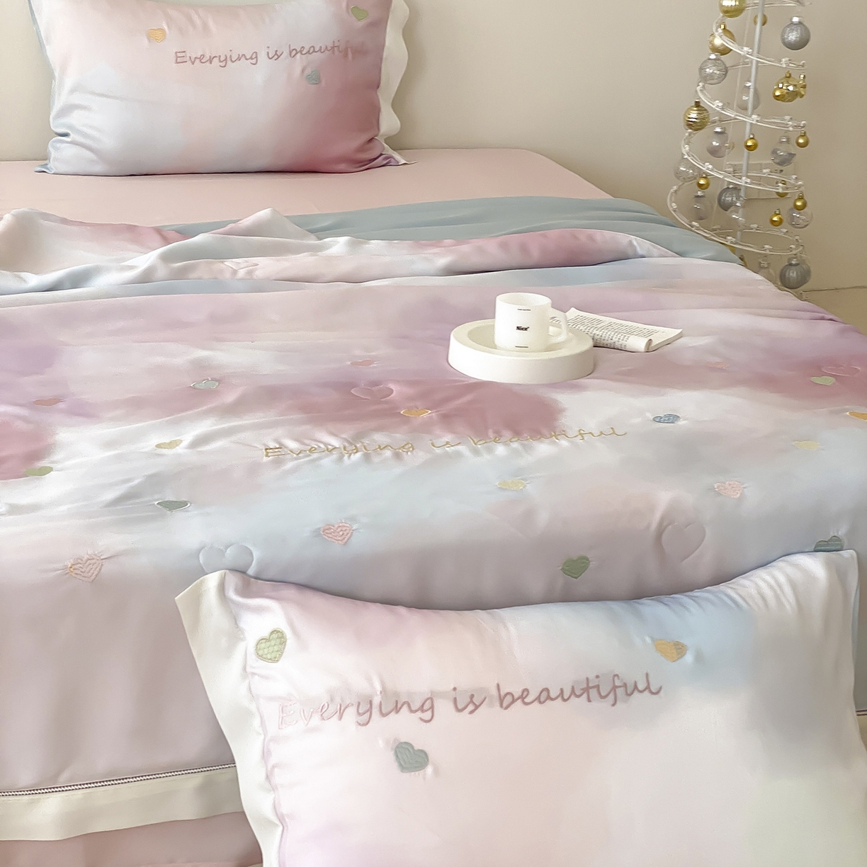 91家纺网 家纺一手货源 找家纺 （总）星野 2025新款60S进口奥地利兰精天丝镂空花边蚕丝夏被-夏夜星河