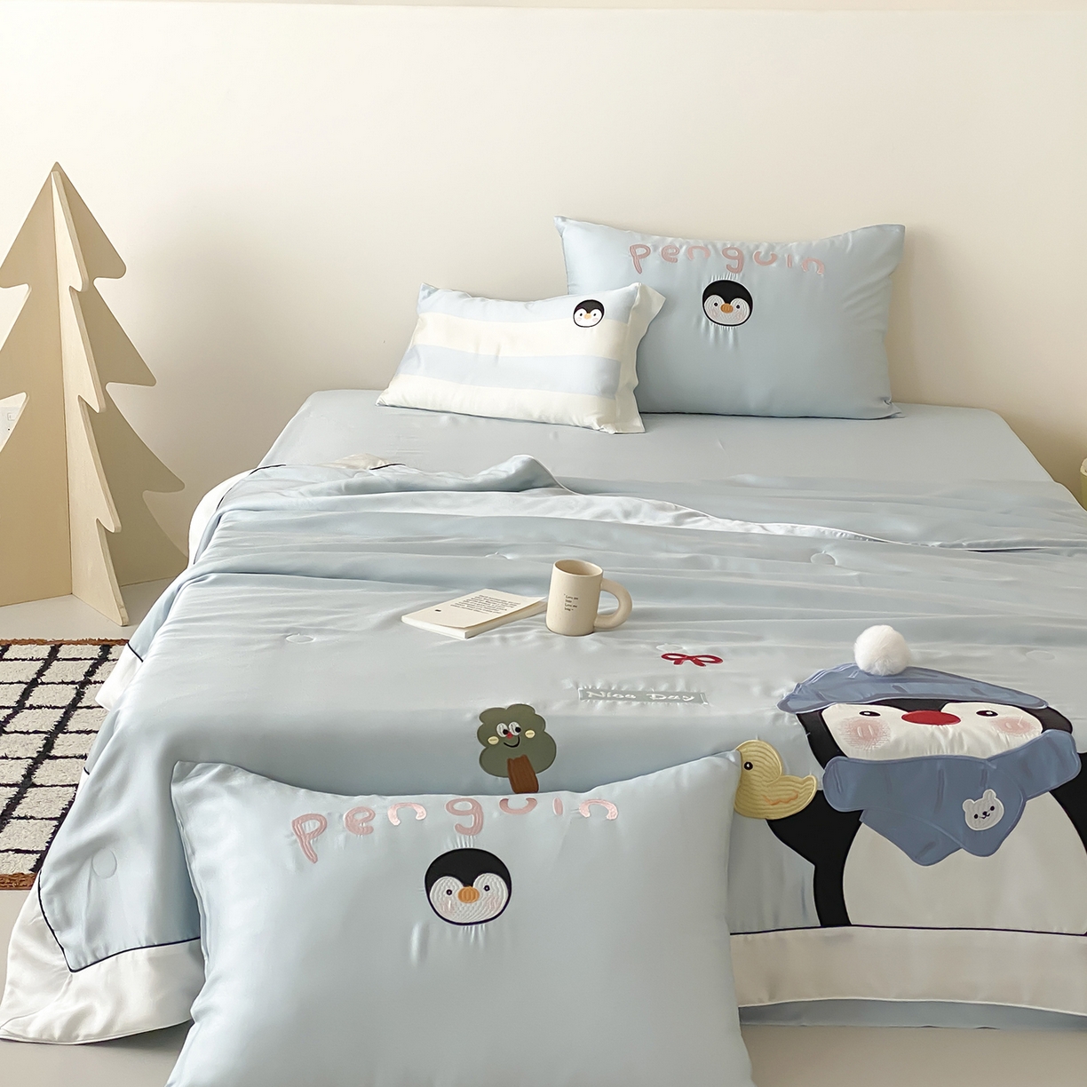 91家纺网 家纺一手货源 找家纺 （总）星野 2025新款60S进口奥地利兰精天丝贴布绣蚕丝夏被-企鹅Q仔