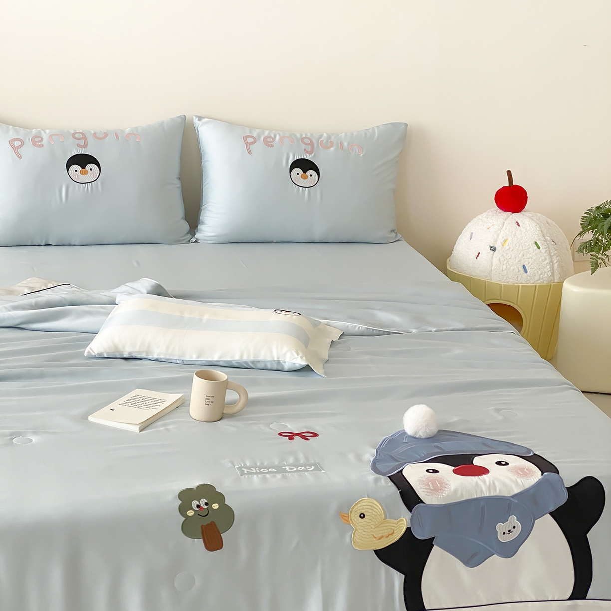 91家纺网 家纺一手货源 找家纺 （总）星野 2025新款60S进口奥地利兰精天丝贴布绣蚕丝夏被-企鹅Q仔