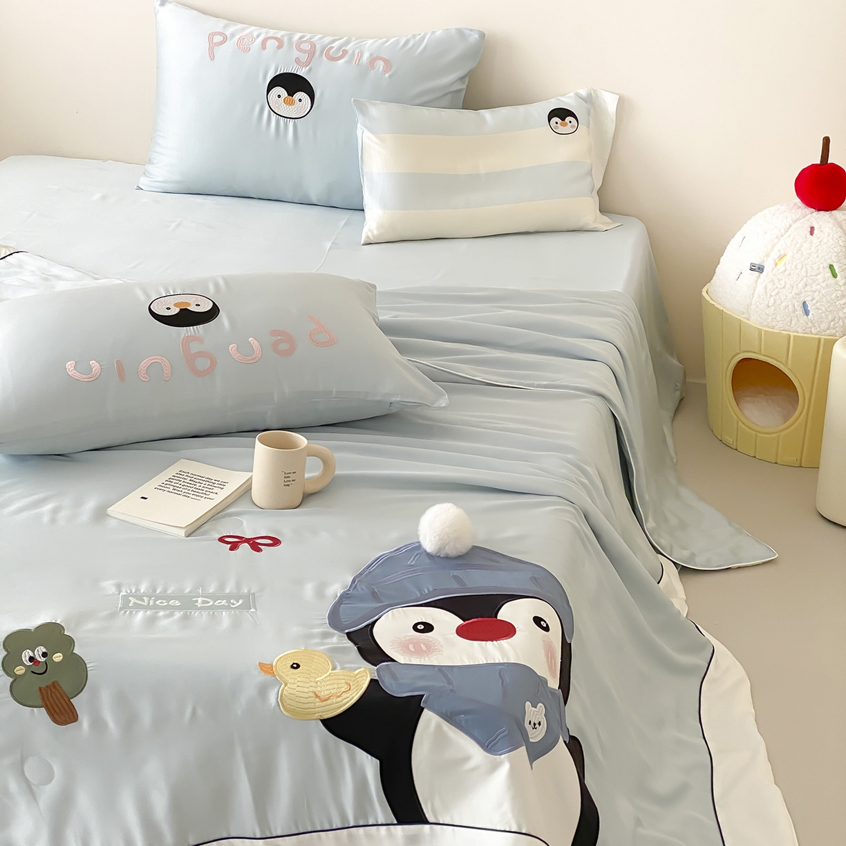 91家纺网 家纺一手货源 找家纺 （总）星野 2025新款60S进口奥地利兰精天丝贴布绣蚕丝夏被-企鹅Q仔