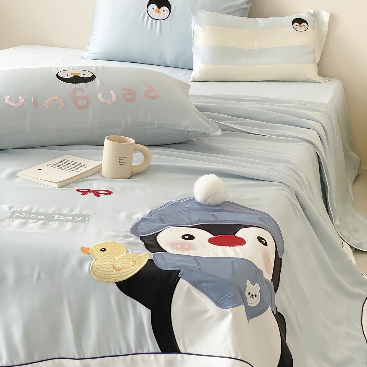 91家纺网 家纺一手货源 找家纺 （总）星野 2025新款60S进口奥地利兰精天丝贴布绣蚕丝夏被-企鹅Q仔