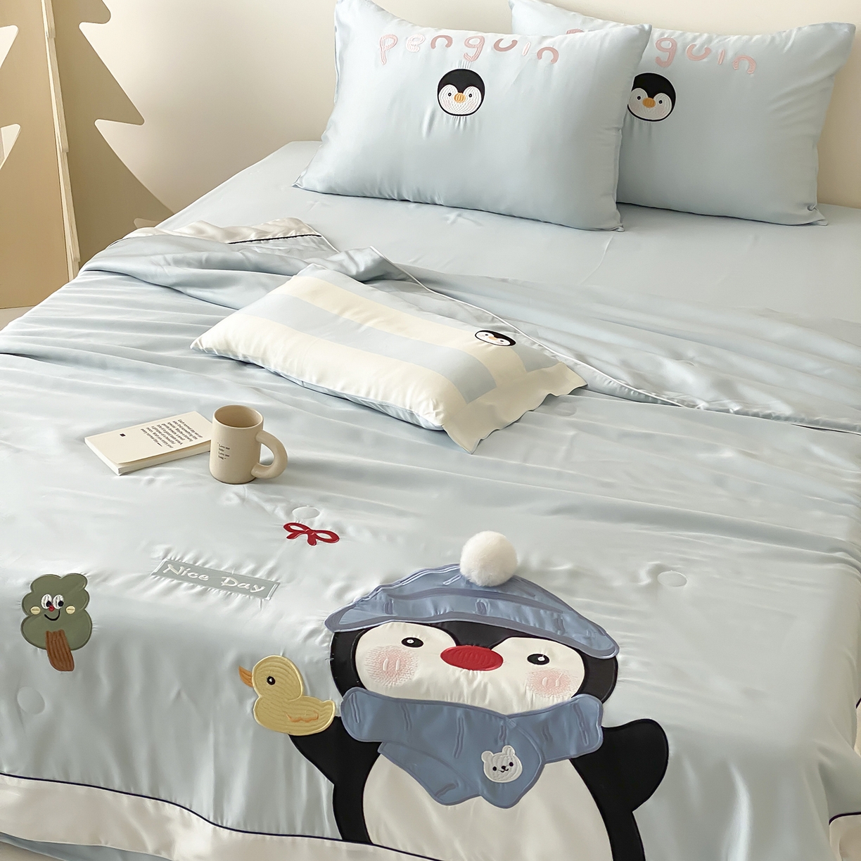 91家纺网 家纺一手货源 找家纺 （总）星野 2025新款60S进口奥地利兰精天丝贴布绣蚕丝夏被-企鹅Q仔