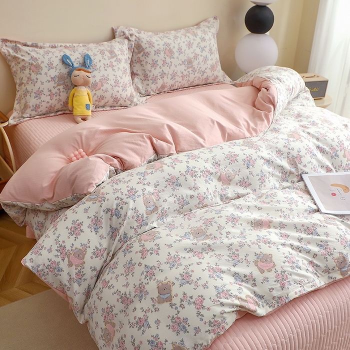 91家纺网 家纺一手货源 找家纺 仟网汇 2025新款亲肤皱皱棉四件套皱皱纱四件套 花园里