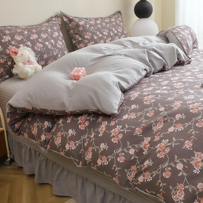 91家纺网 家纺一手货源 找家纺 仟网汇 2025新款亲肤皱皱棉四件套皱皱纱四件套 塞纳河畔