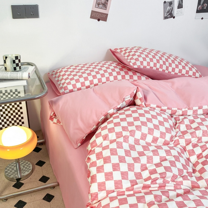 91家纺网 家纺一手货源 找家纺 雅阁尔家纺2025新款无印良品风棋盘格贴标四件套 樱花粉