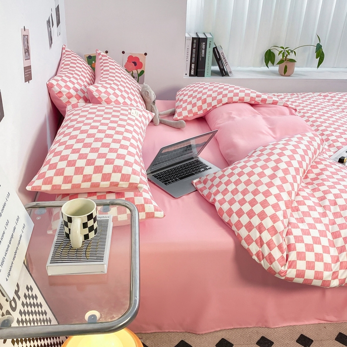 91家纺网 家纺一手货源 找家纺 雅阁尔家纺2025新款无印良品风棋盘格贴标四件套 樱花粉